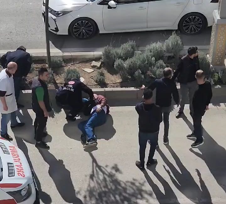 ELAZIĞ’DA YOLUN KARŞI TARAFINA GEÇMEK İSTEYEN YAYA, OTOMOBİLİN ÇARPMASI SONUCU