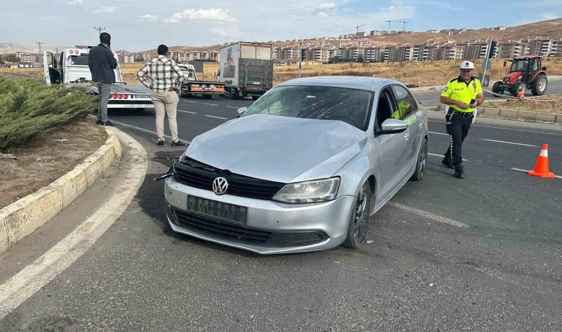 ELAZIĞ’DA KAMYONET İLE OTOMOBİLİN ÇARPIŞMASI SONUCU MEYDANA GELEN TRAFİK KAZASINDA