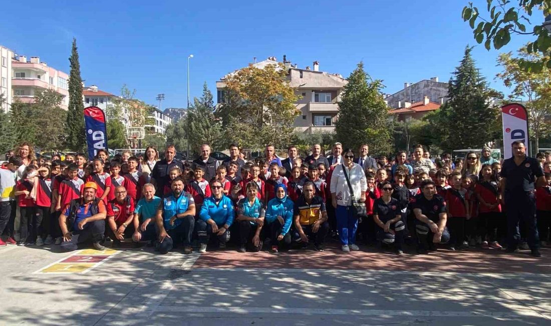 MUĞLA’NIN MENTEŞE İLÇESİNDE BULUNAN EMİRBEYAZIT İLKOKULU’NDA, OLASI BİR DEPREM ANINDA
