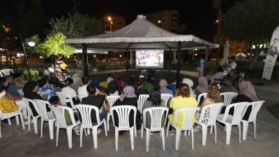 MERSİN BÜYÜKŞEHİR BELEDİYESİNİN ENGELSİZ YAŞAM PARKI'NDA DÜZENLEDİĞİ ETKİNLİKTE ENGELLİLER SİNEMA