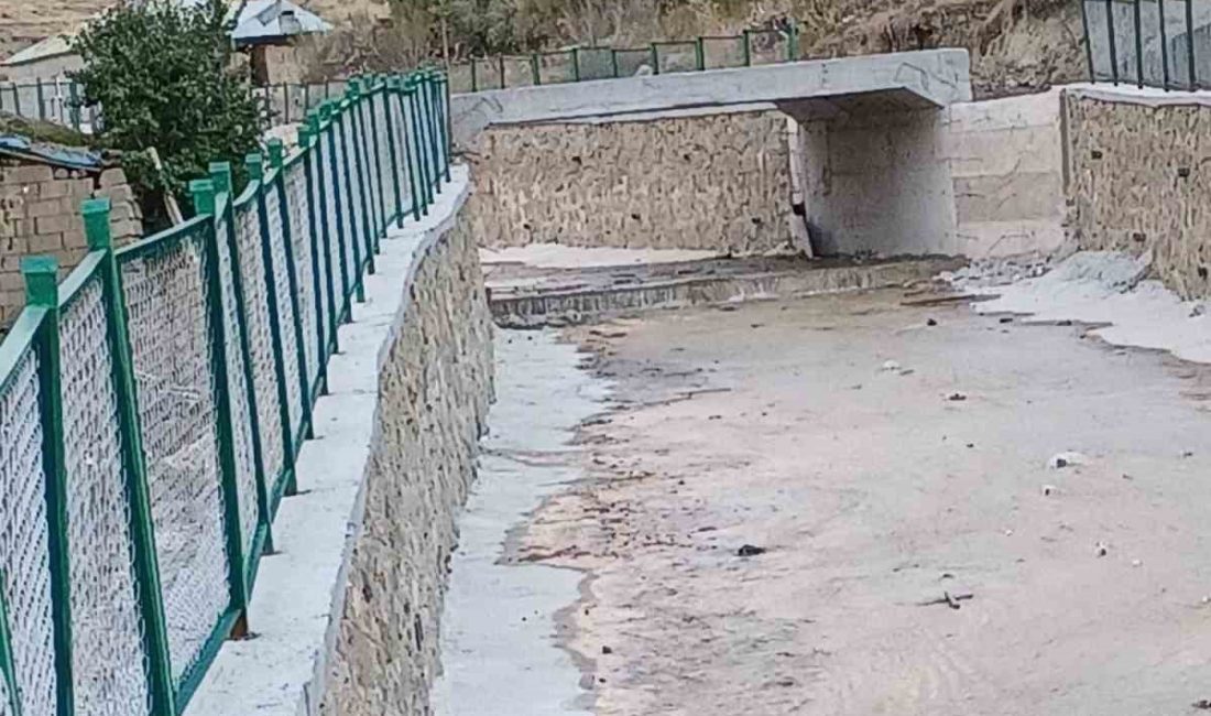 HAKKARİ’NİN YÜKSEKOVA İLÇESİNİN ESENDERE BELDESİNDE GEÇEN DERE ÜZERİNDE YAPIMINA BAŞLANAN