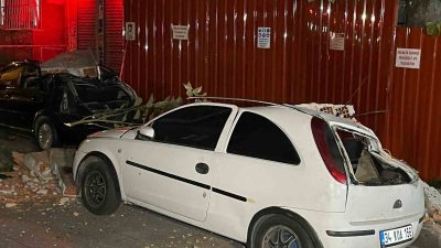 İSTANBUL ESENLER’DEK, YAKLAŞIK 15 GÜNDÜR BOŞ OLAN BİNANIN ÇATISINDA ÇÖKME