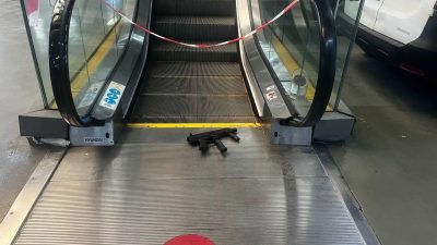 ESENYURT’TA GALERİCİLER SİTESİNE GİREN VE ÇARŞAF GİYEREK KADIN KILIĞINA GİREN