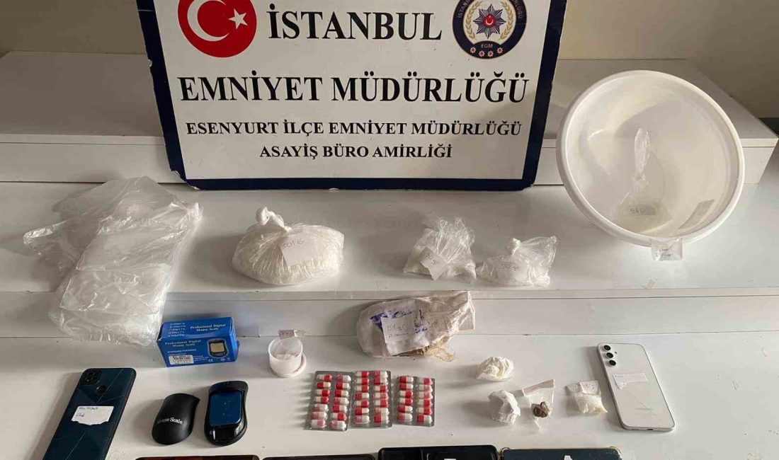 İSTANBUL ESENYURT’TA, ‘EVDE UYUŞTURUCU TİCARETİ’ İHBARI ÜZERİNE OPERASYON YAPAN POLİS