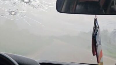 ESKİ BOLİVYA DEVLET BAŞKANI EVO MORALES'İN İÇİNDE BULUNDUĞU ARAÇ KURŞUNLANDI.