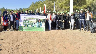 ÜLKE GENELİNDE EŞ ZAMANLI OLARAK DÜZENLENEN ORMAN TEMİZLİĞİ ETKİNLİĞİ, BÜROKRATLARIN