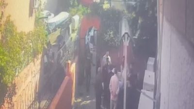 İSTANBUL'UN FATİH İLÇESİNDE GIRTLAK KANSERİ TEDAVİSİ GÖREN VE DÜN SABAH