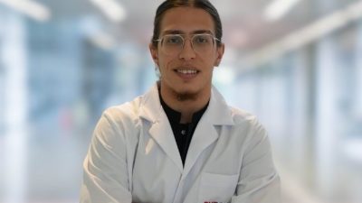 “FAZLA ANTİBİYOTİK KULLANIMI DİŞ RENGİNİN DEĞİŞMESİNE NEDEN OLUYOR” DİYEN AĞIZ