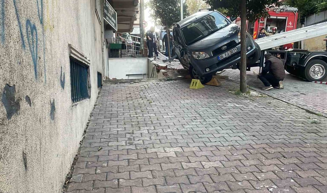 İSTANBUL GÜNGÖREN’DE, FREN YERİNE GAZA BASAN KADIN SÜRÜCÜ, GERİ GELEREK