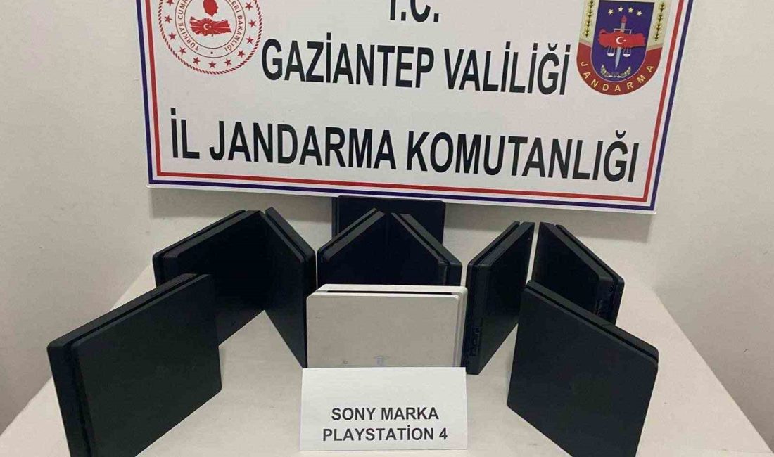 GAZİANTEP'TE JANDARMA EKİPLERİNİN BİR YOLCU OTOBÜSÜNDE YAPTIĞI ARAMALARDA 150 BİN