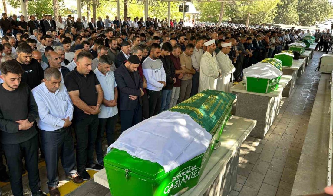 GAZİANTEP'TEKİ AİLE KATLİAMINDA ÖLENLER SON YOLCULUĞUNA UĞURLANDI