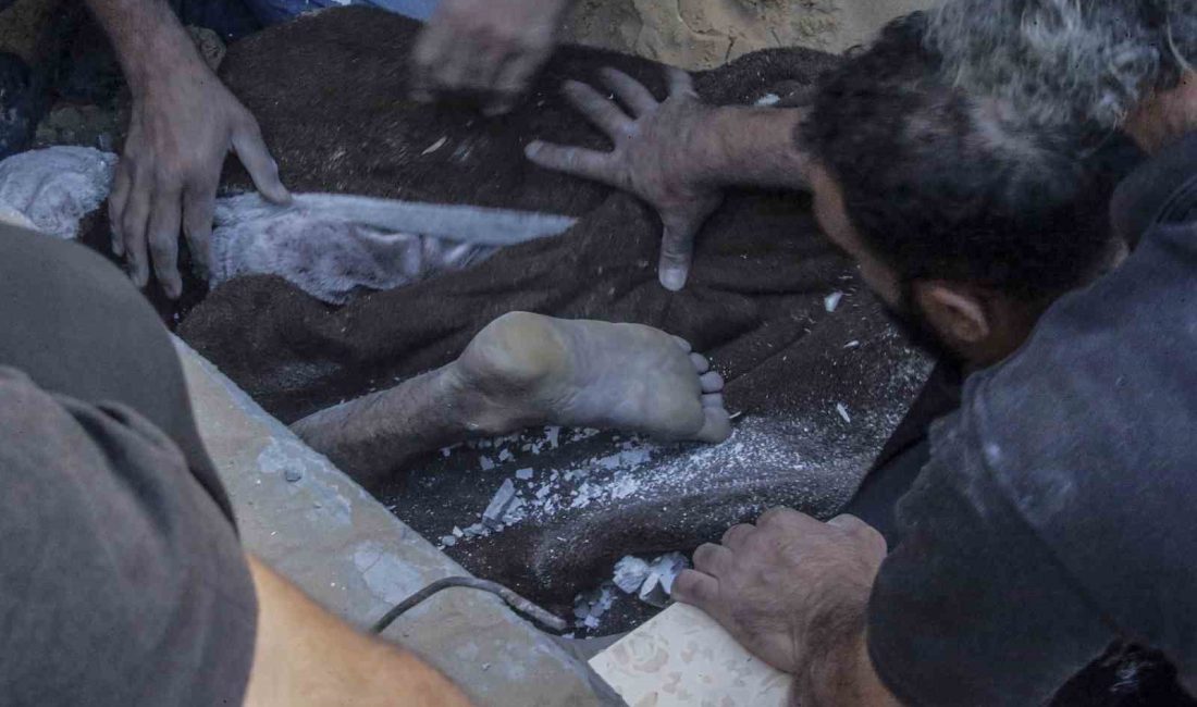 İSRAİL'İN GAZZE ŞERİDİ'NE YÖNELİK SALDIRILARINDA HAYATINI KAYBEDENLERİN SAYISI 42 BİN