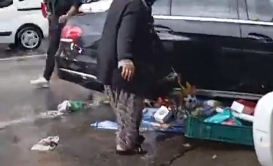 ÇANAKKALE'NİN GELİBOLU İLÇESİNDE KISA SÜRELİ SAĞANAK YAĞIŞ HAYATI DURDURDU.