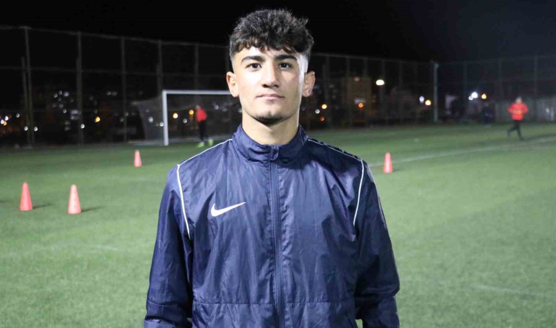 YEŞİLYURT BELEDİYESPOR U18 TAKIMI'NDA FORMA GİYEN 17 YAŞINDAKİ FUTBOLCU KORAY