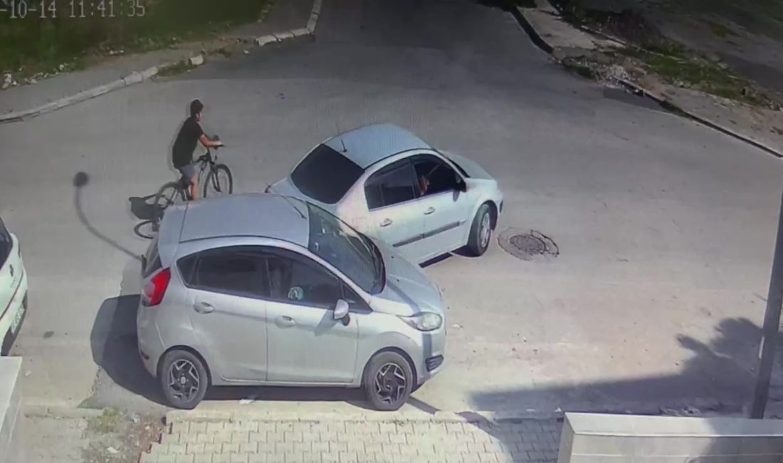 HATAY’DA BİR OTOMOBİL SÜRÜCÜSÜ GERİ GERİ GİDEREK, PARK HALİNDEKİ OTOMOBİLE
