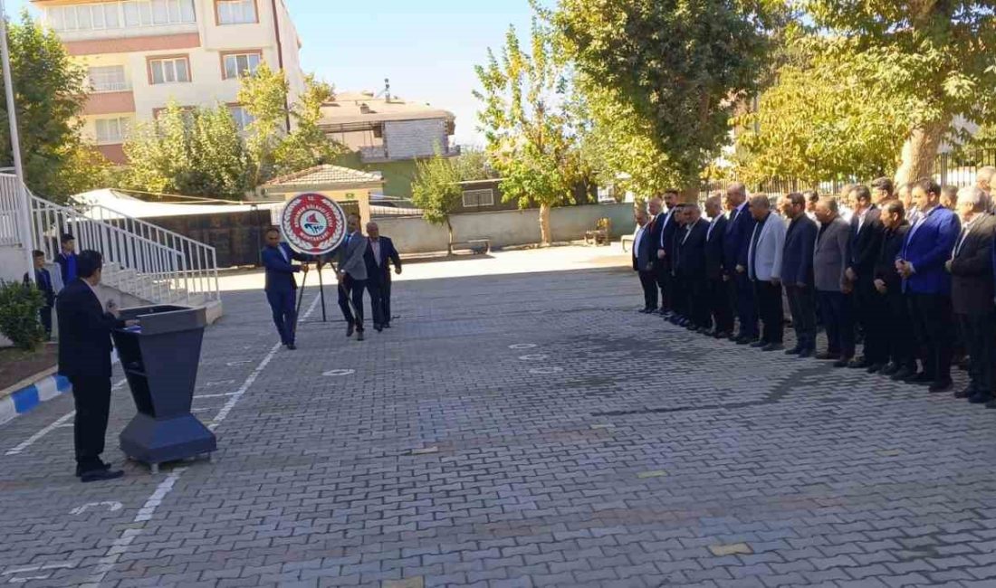 ADIYAMAN'IN GÖLBAŞI İLÇESİNDE MUHTARLAR GÜNÜ DÜZENLENEN TÖREN İLE KUTLANDI.