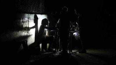 KÜBA'DA 18 EKİM'DEN BU YANA MİLYONLARCA KİŞİNİN ELEKTRİKSİZ KALMASINA NEDEN