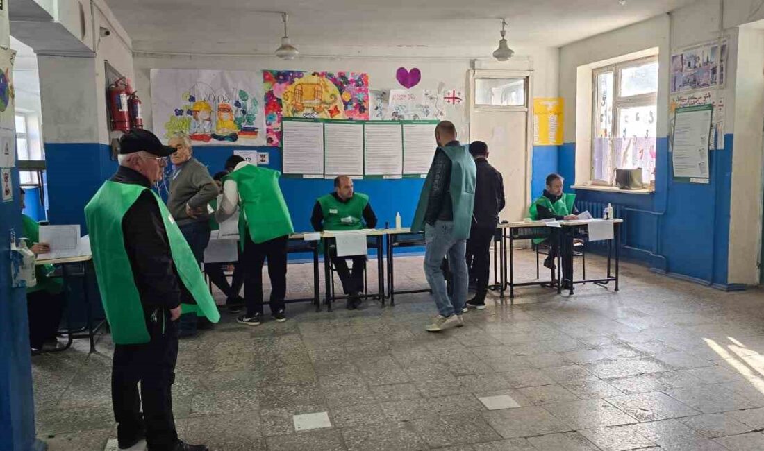 GÜRCİSTAN’DA HALK, 150 SANDALYELİ PARLAMENTODA KENDİLERİNİ TEMSİL EDECEK MİLLETVEKİLLERİNİ BELİRLEMEK