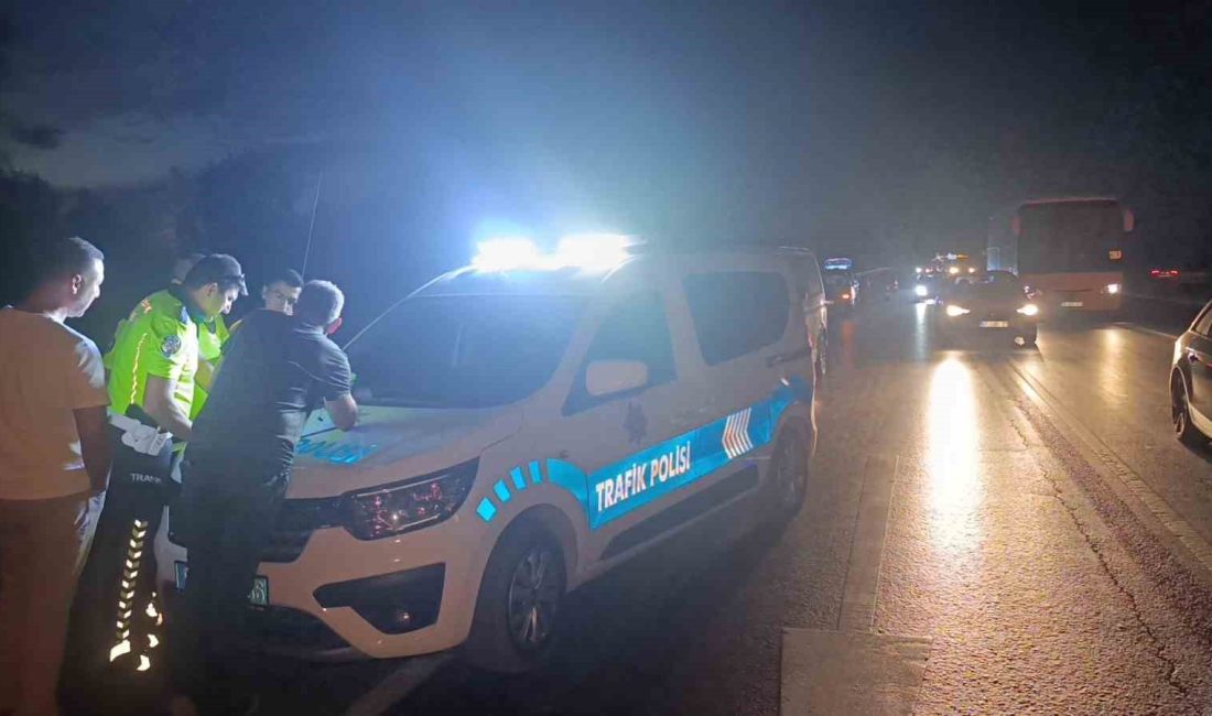 ANTALYA’NIN MANAVGAT İLÇESİNDE HAFİF TİCARİ ARAÇ İLE MOTOSİKLETİN ÇARPIŞMASI SONUCU