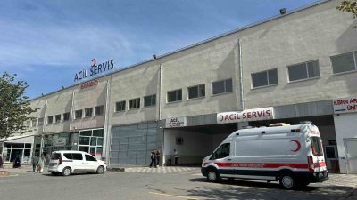 HAFİF TİCARİ ARAÇ İLE MOTOSİKLET ÇARPIŞTI:  1 ÖLÜ 2