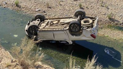 HAKKARİ'NİN DERECİK İLÇESİNDE KAMYONETİN ŞARAMPOLE YUVARLANMASI SONUCU MEYDANA GELEN TRAFİK