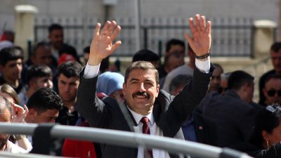 MANİSA'NIN KULA İLÇESİNDE MAKAM ODASINDA 2 KİŞİYİ DARP ETTİRDİĞİ İDDİASIYLA