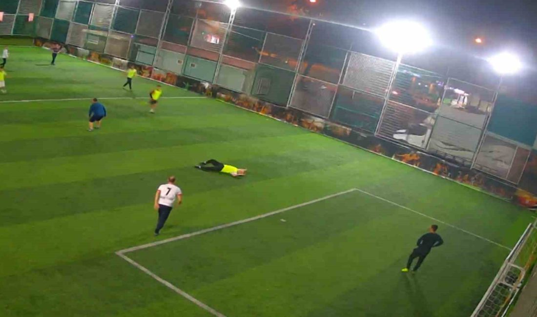 BURSA'NIN İNEGÖL İLÇESİNDE MEYDANA GELEN OLAYDA HALI SAHADA MAÇ OYNARKEN