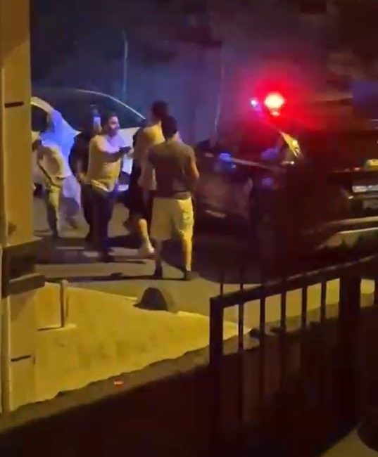 HALKALI'DA PAZARCI İKİ AİLE ARASINDA EGZOZ SESİ YÜZÜNDEN SOPALI KAVGADA