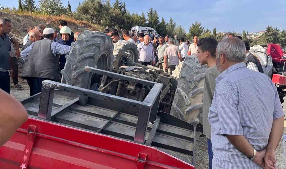 HATAY’DA DEVRİLEREK TERS DÖNEN TRAKTÖRDEKİ 5 KİŞİ YARALANDI.