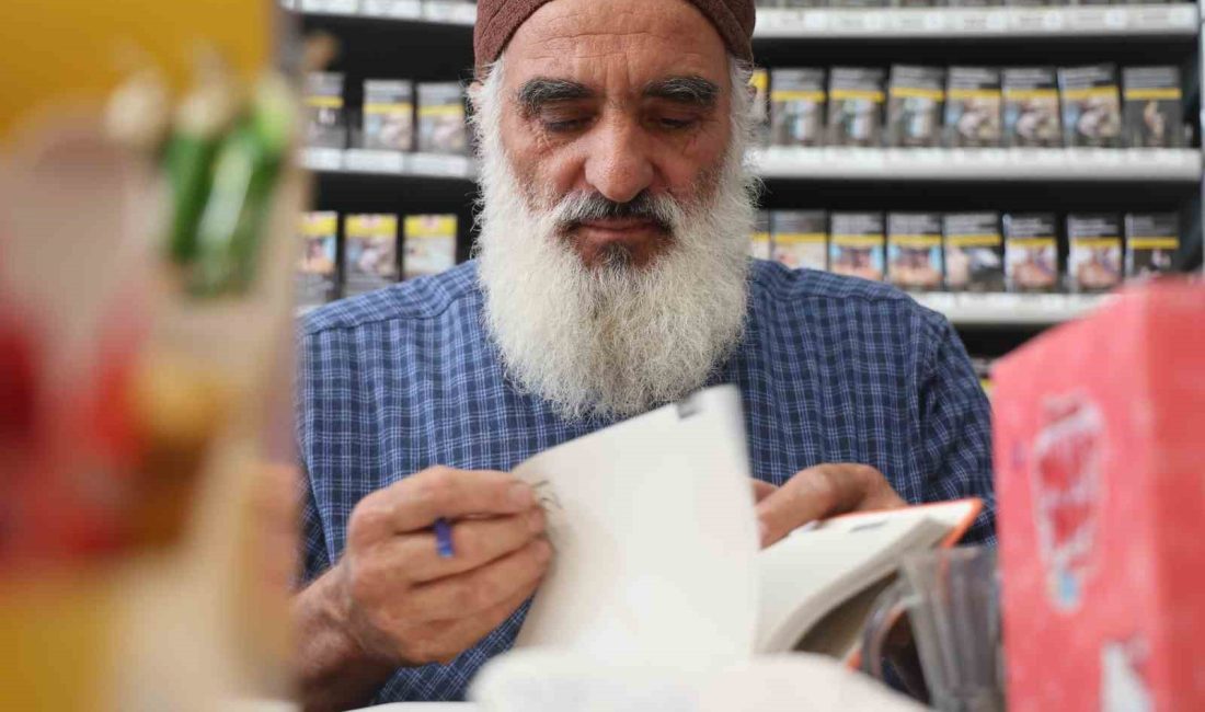 KONYA’DA 59 YAŞINDAKİ MEHMET SALTIK, İLKOKUL YILLARINDA ÖĞRETMENİ TARAFINDAN FARK