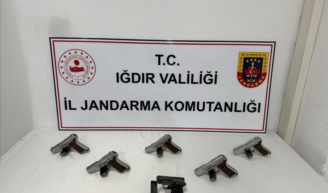 IĞDIR ‘DAKİ KAÇAKÇILIK OPERASYONUNDA 6 TABANCA ELE GEÇİRİLDİ