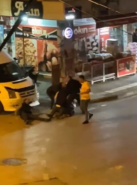 BURSA'NIN ORHANGAZİ İLÇESİNDE İKİ GRUP ARASINDA ÇIKAN TARTIŞMA KISA SÜREDE