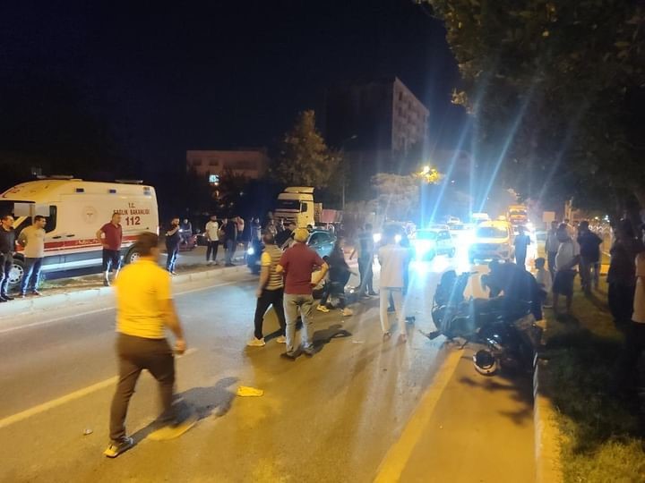 ADIYAMAN’DA, İKİ MOTOSİKLETİN ÇARPIŞMASI SONUCU MEYDANA GELEN KAZADA 3 KİŞİ