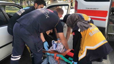 ADIYAMAN’DA İKİ OTOMOBİLİN ÇARPIŞMASI SONUCUNDA 1 KİŞİ YARALANDI.