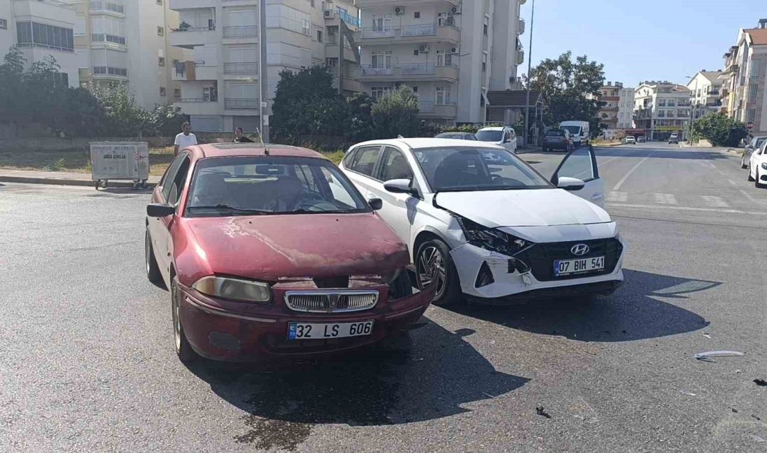 ANTALYA’NIN MANAVGAT İLÇESİNDE 2 OTOMOBİLİN ÇARPIŞMASI SONUCU 1 KİŞİ YARALANDI.