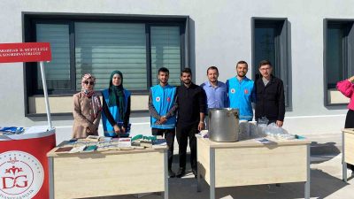 İLAHİYAT FAKÜLTESİ’NDE TANITIM STANDI AÇILDI