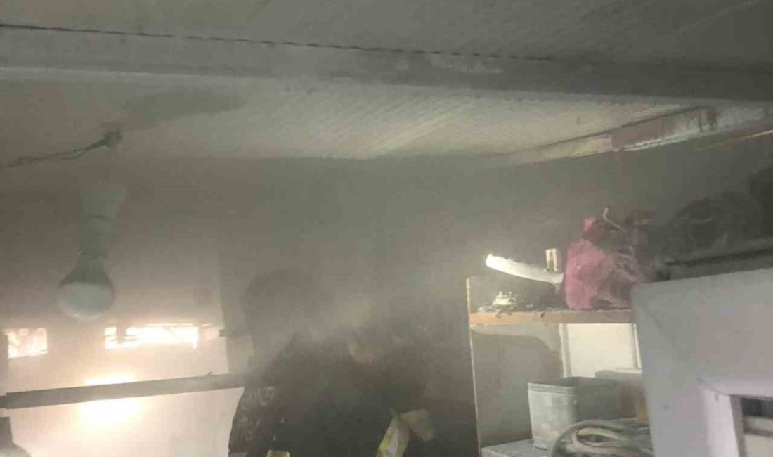 HATAY’DA KONTEYNERDE ÇIKAN YANGIN BÜYÜMEDEN SÖNDÜRÜLDÜ.