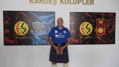 ESKİŞEHİRSPOR'UN KARDEŞ TAKIMI ST. JOHNSTONE TARAFTARI RİCKY MARSHALL (62), SİYAH
