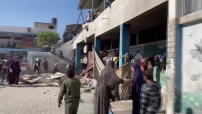 İsrail’in Gazze Şeridi’nin kuzeyindeki Şati Mülteci Kampı’nda yerinden edilmiş sivillerin