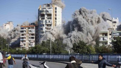 İSRAİL’İN LÜBNAN’IN GÜNEYİNDEKİ GHOBEİRY BÖLGESİNDE FÜZEYLE VURDUĞU BİNA YERLE BİR