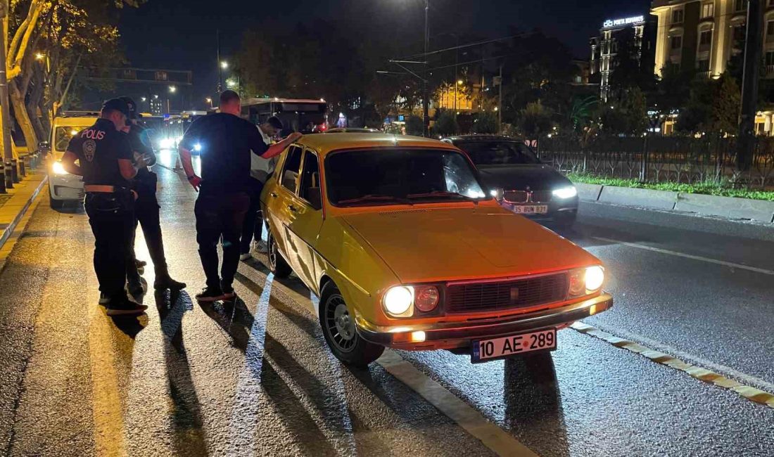 İSTANBUL GENELİNDE YAPILAN HUZUR UYGULAMASINDA ARAÇLAR DİDİK DİDİK ARANIRKEN, SÜRÜCÜLERİN