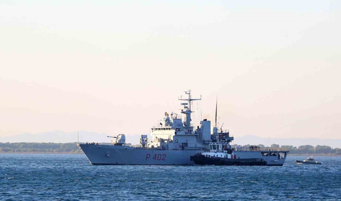 İTALYA'DAN 16 KİŞİLİK İLK DÜZENSİZ GÖÇMEN GRUBUNU TAŞIYAN GEMİ, İKİ