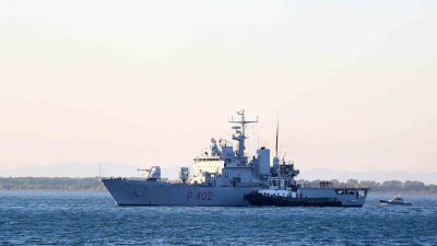 İTALYA'DAN 16 KİŞİLİK İLK DÜZENSİZ GÖÇMEN GRUBUNU TAŞIYAN GEMİ, İKİ