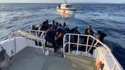 İZMİR'İN FOÇA İLÇESİ AÇIKLARINDA, YASA DIŞI YOLLARLA YURT DIŞINA ÇIKMAYA