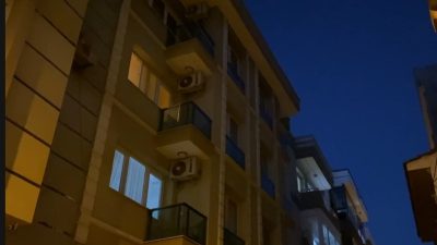 İZMİR'İN BUCA İLÇESİNDE EVİNDE YALNIZ YAŞAYAN KADIN BIÇAKLANMIŞ HALDE ÖLÜ