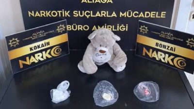 İZMİR'İN ALİAĞA İLÇESİNDE GERÇEKLEŞTİRİLEN BİR OPERASYONDA, OYUNCAK AYICIK İÇERİSİNE GİZLENMİŞ