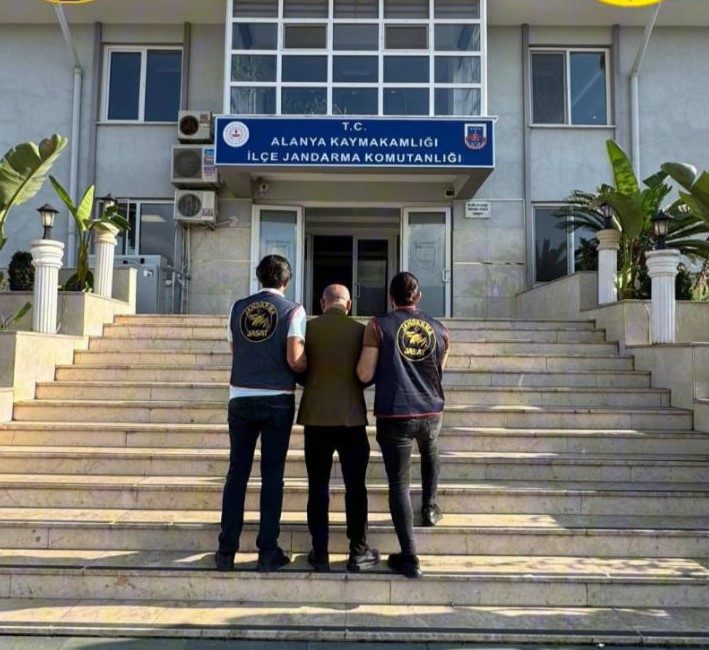 ANTALYA'DA JANDARMA DEDEKTİFLERİ (JASAT) TARAFINDAN SON 72 SAATTE 211 ARANAN