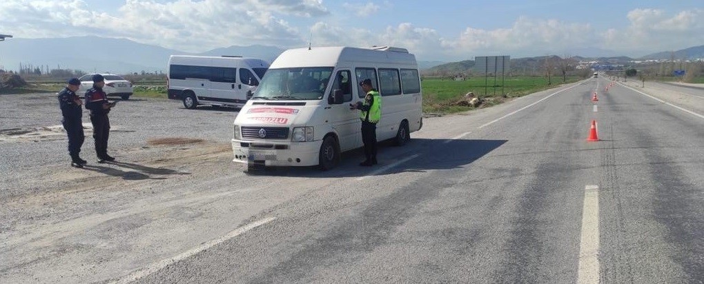 AYDIN'DA JANDARMA EKİPLERİ TARAFINDAN GERÇEKLEŞTİRİLEN 'HUZURLU SOKAKLAR UYGULAMASI' KAPSAMINDA 5