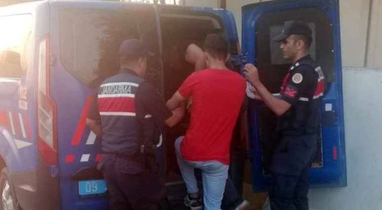 AYDIN'IN EFELER İLÇESİNDE JANDARMA EKİPLERİ TARAFINDAN YAPILAN YOL KONTROLÜNDE 2