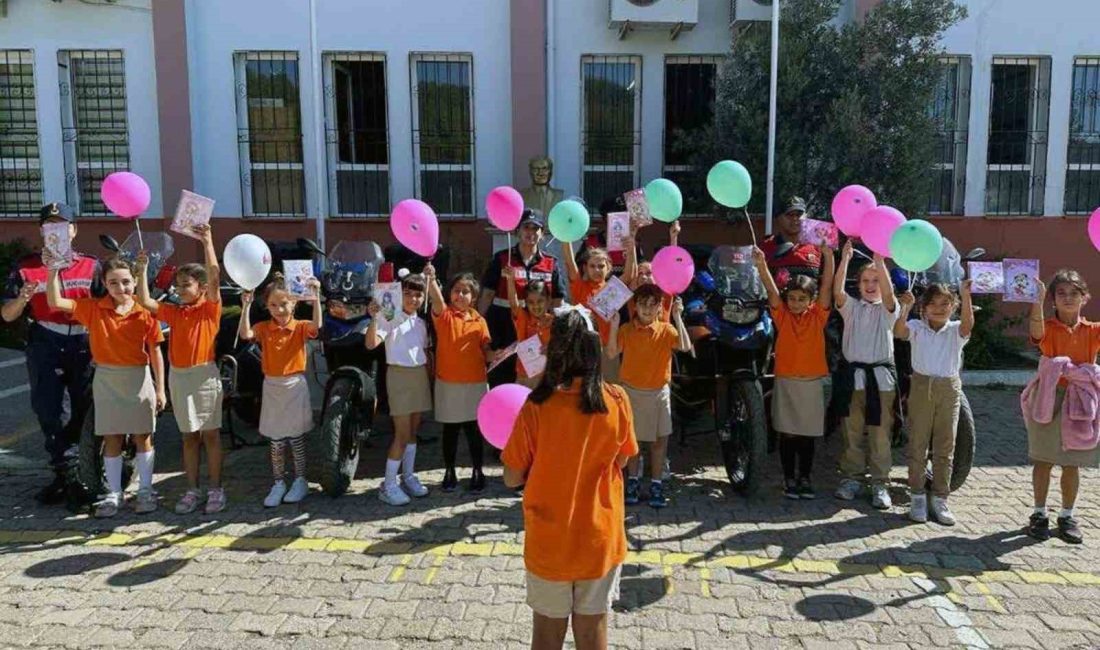 JANDARMA ‘KIZ ÇOCUKLARI GÜNÜ’NDE KIZ ÇOCUKLARINI UNUTMADI